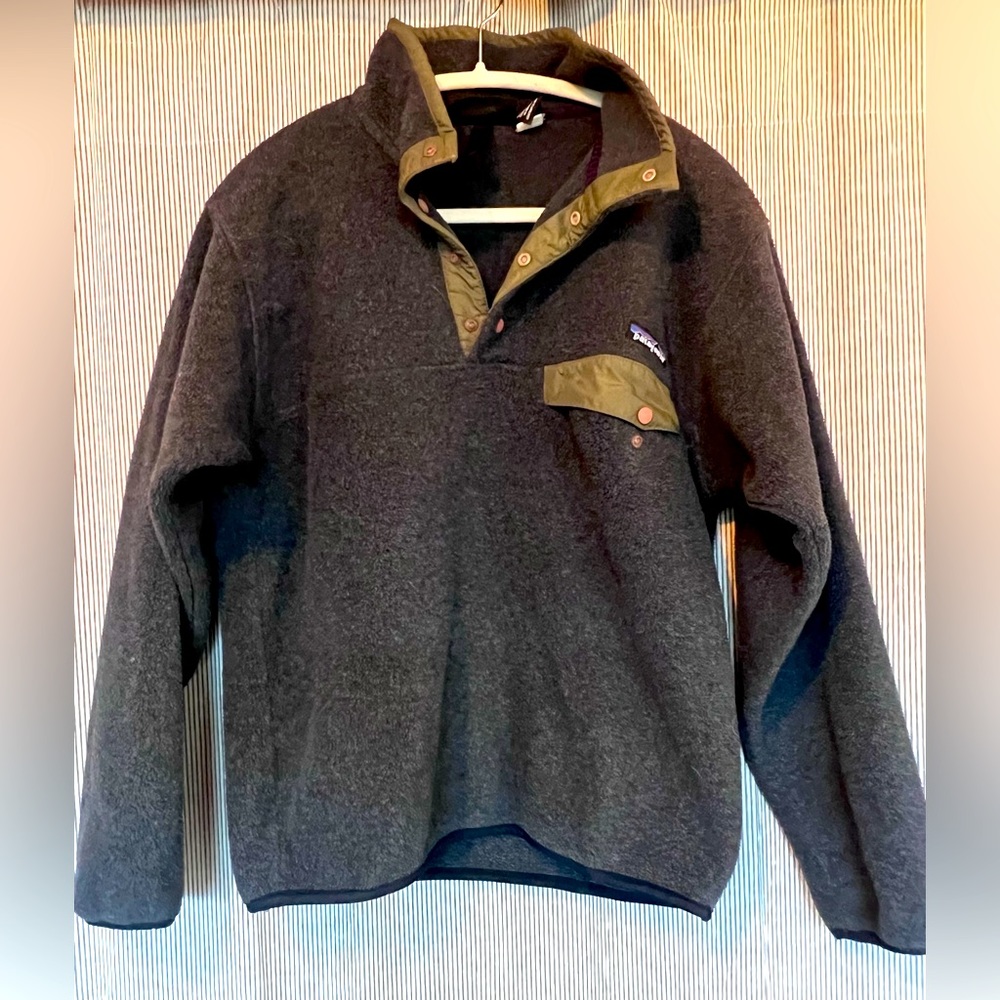 Vintage Patagucci. In mint condition, like if fleece had Botox.
